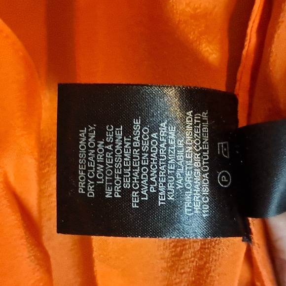 Tibi Orange V Neck Long Sleeve Pleated Asymmetrical Hem 100% Silk Top Size 8 - Picture 8 of 8